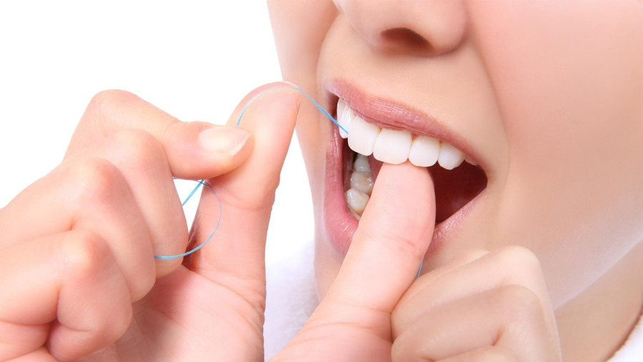 Thử nghiệm thành công phương pháp đưa vắc xin qua phần mô lợi giữa răng và nướu (biểu mô nối) bằng tăm chỉ nha khoa (ảnh minh họa). 2chi-nha-khoa.jpg