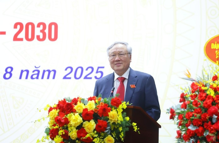 グエン・ホア・ビン常任副首相が大会で演説した。写真:グエン・ホアン Phó Thủ tướng Thường trực Chính phủ Nguyễn Hòa Bình phát biểu chỉ đạo tại đại hội. Ảnh: Nguyễn Hoàng