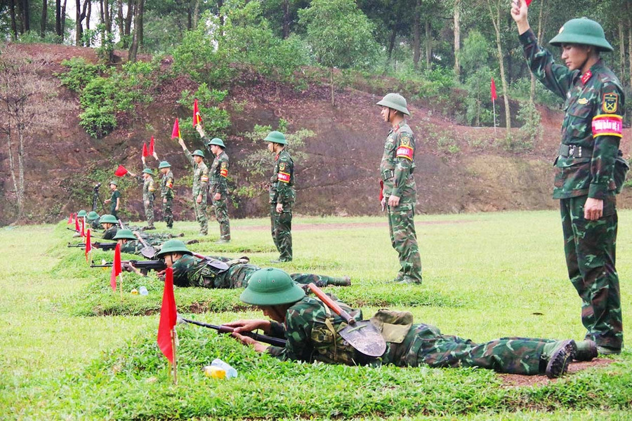 Kiểm tra 3 tiếng nổ chiến sĩ mới Trung đoàn 2 năm 2025. Ảnh: Trần Như Khánh bg11-1.jpg