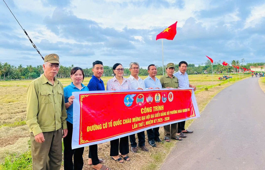 Công trình đường cờ Tổ quốc chào mừng Đại hội đại biểu Đảng bộ phường Hoài Nhơn Nam lần thứ I, nhiệm kỳ 2025 - 2030. Ảnh: ĐVCC bg9-3.jpg