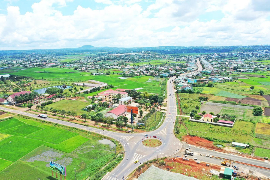 Đảng bộ phường xác định việc thực hiện các quy hoạch hiệu quả, nhất là hạ tầng giao thông kết nối, hạ tầng số sẽ là bước đột phá cho An Phú phát triển nhanh, bền vững. Ảnh: Quang Tấn chot1-tr4.jpg