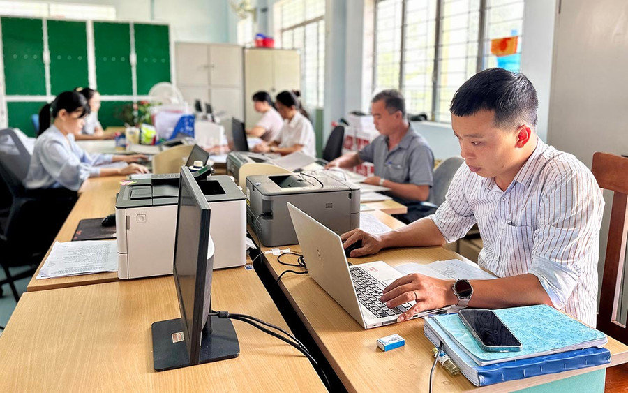 Xã Ayun chú trọng xây dựng đội ngũ cán bộ có năng lực, nhiệt tình và trách nhiệm. Ảnh: Hà Duy 2bg-5504.jpg