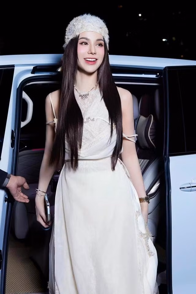 Diệp Lâm Anh cho biết bản thân đã dám bước qua tổn thương cũ để có cho mình một mối quan hệ mới. ẢNH: FBNV