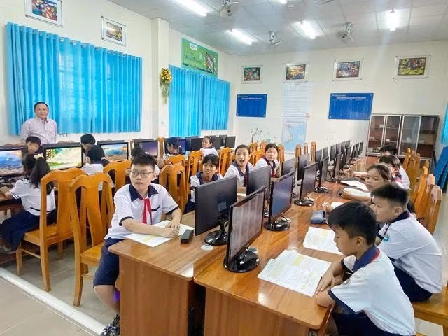 Lớp học số tại Trường tiểu học Thạnh An, H.Cần Giờ, TP.HCM. ẢNH: HỮU BÌNH