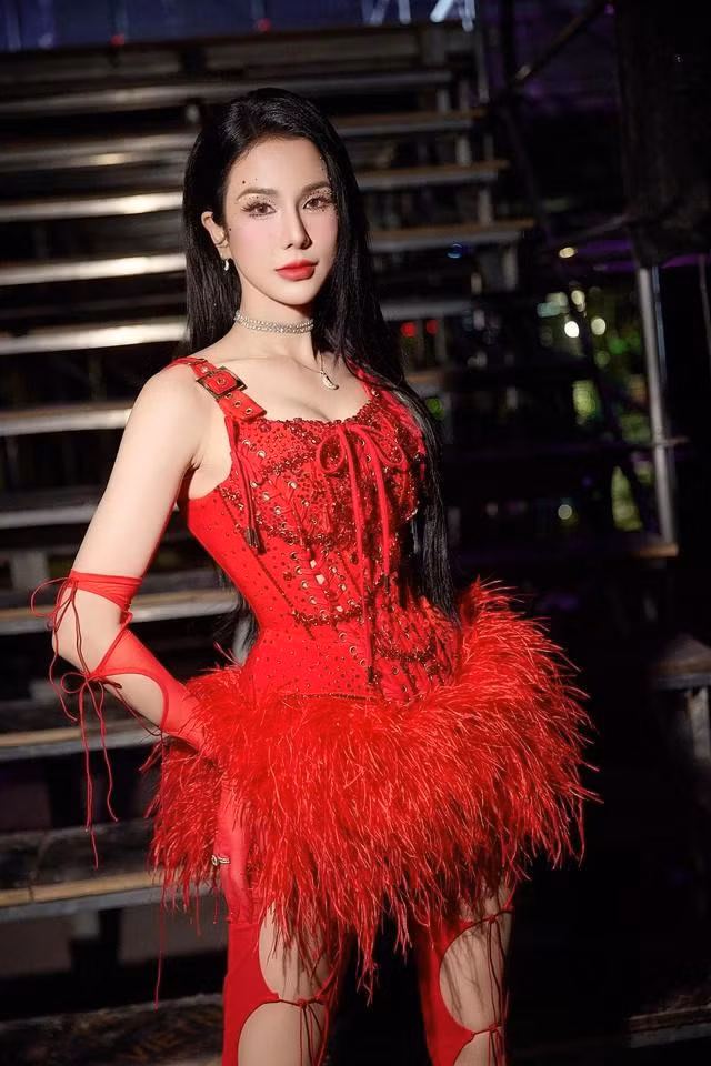 Diệp Lâm Anh được khen ngợi ngày càng nhuận sắc. Ảnh: FBNV