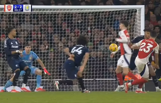 Tình huống gây tranh cãi khi trọng tài xác định bóng chạm tay Kai Havertz