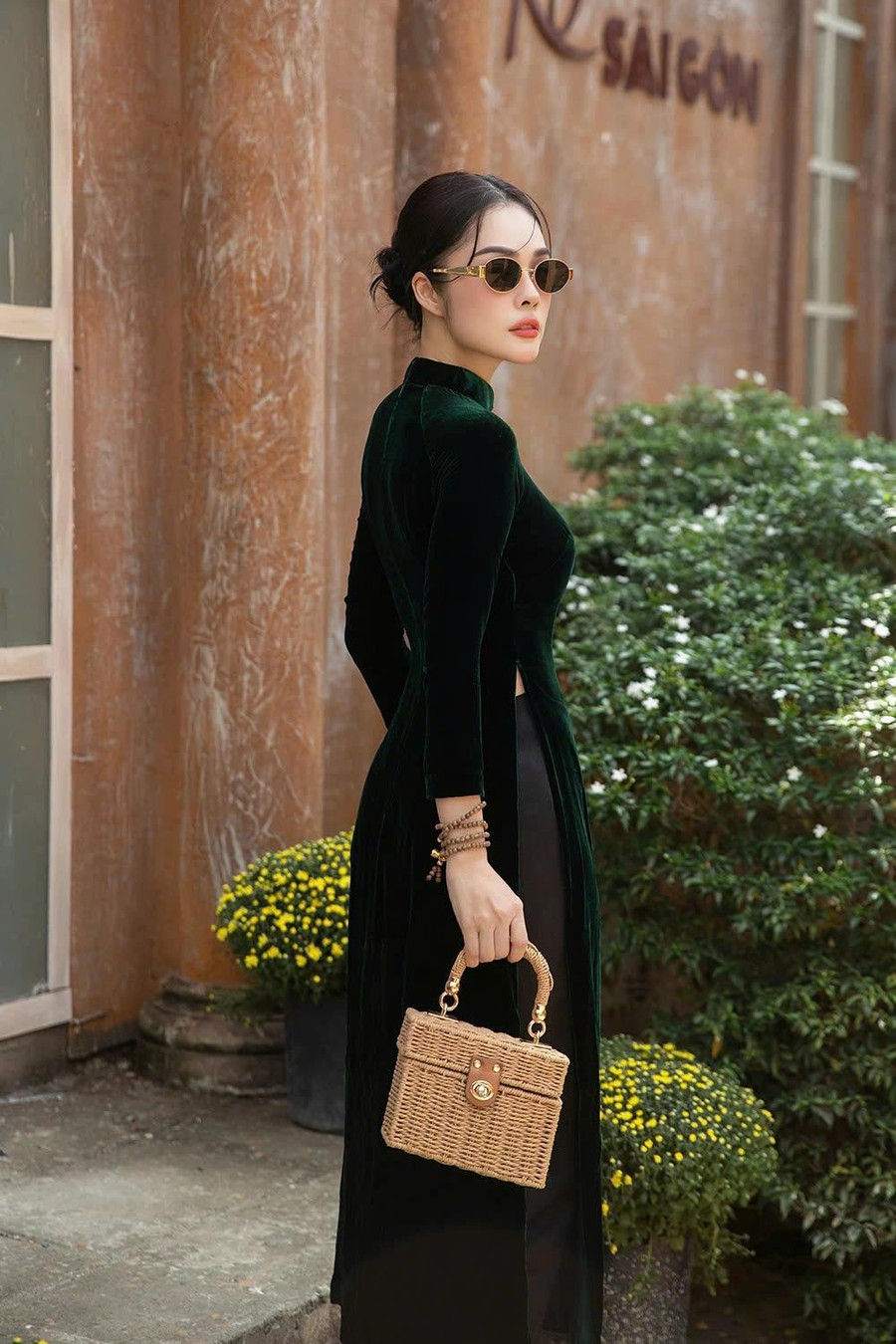 Ở tuổi ngoài 40, Dương Cẩm Lynh khiến nhiều người xuýt xoa bởi nhan sắc trẻ trung cùng vóc dáng thon thả. Sau biến cố đời tư, nữ diễn viên chọn cuộc sống mẹ đơn thân, tập trung chăm sóc hai con. ẢNH: NVCC