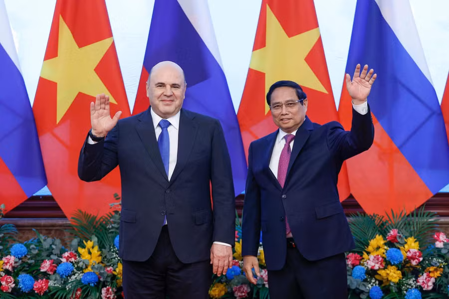 Ngay sau lễ đón, Thủ tướng Phạm Minh Chính và Thủ tướng Mikhail Mishustin dẫn đầu Đoàn đại biểu cấp cao hai nước tiến hành hội đàm. ẢNH: TUẤN MINH