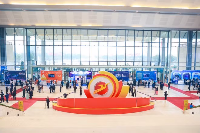 Khu trưng bày triển lãm gồm gần 40 gian hàng. (Ảnh: Minh Sơn/Vietnam+)