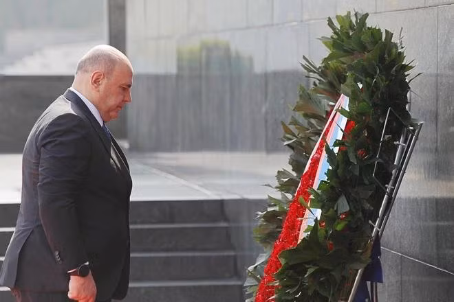 Trước đó, Thủ tướng Mikhail Mishustin đã vào Lăng viếng Chủ tịch Hồ Chí Minh. ẢNH: ĐẬU TIẾN ĐẠT