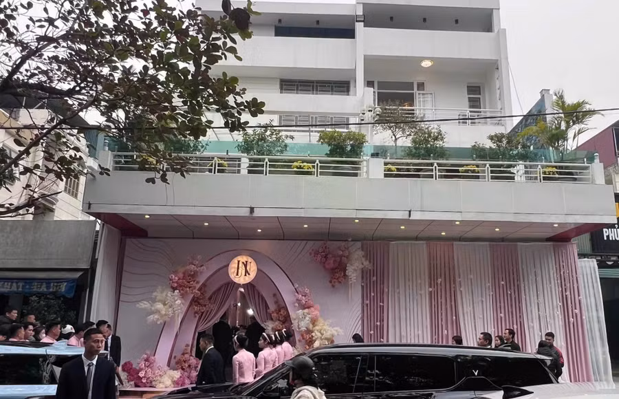 Hình ảnh phía trước nhà của Á hậu Phương Nhi vào sáng 15.1. Ảnh: Minh Hải