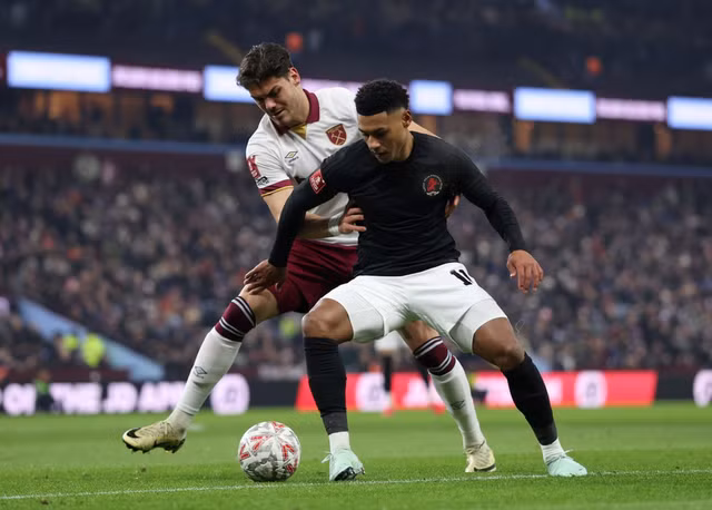 Aston Villa giới thiệu áo đấu mới nhân kỷ niệm 150 năm thành lập