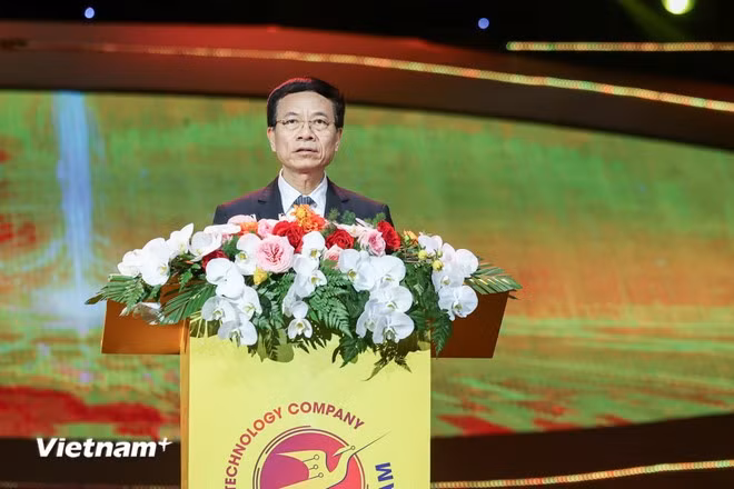 Bộ trưởng Bộ Thông tin và Truyền thông Nguyễn Mạnh Hùng phát biểu tại Diễn đàn. (Ảnh: Minh Sơn/Vietnam+)