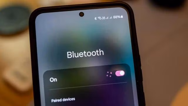 Các thiết bị Bluetooth khi bật có thể tự tìm được tín hiệu lẫn nhau trong phạm vi cho phép. Ảnh: Android Central