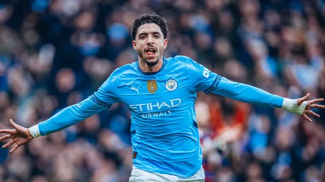 Chân sút người Ai Cập nhân đôi cách biệt...