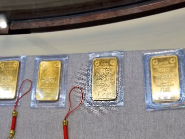 Giá vàng trong nước tăng vọt vào chiều nay