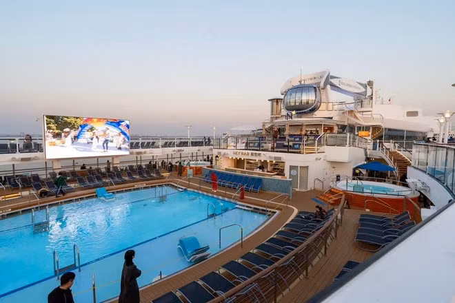 Du thuyền đặc biệt đã đưa các người đẹp Việt đến 3 quốc gia. (Ảnh: CTV/Vietnam+)