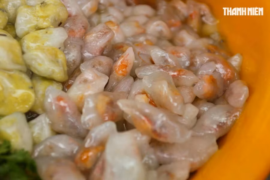 Bánh lọc nhân tôm. ẢNH: LÊ HOÀI NHÂN