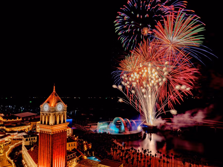 Thị trấn Hoàng Hôn, Phú Quốc chiêu đãi du khách 2 màn trình diễn pháo hoa trong một đêm