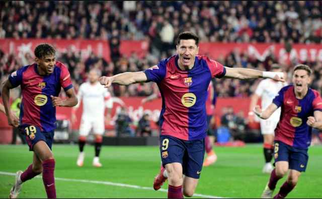 Robert Lewandowski ghi bàn mở tỉ số trận đấu. Robert Lewandowski ghi bàn mở tỉ số trận đấu.