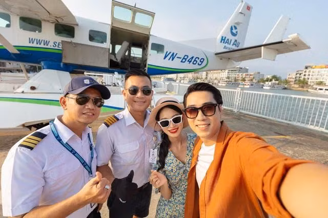 Cùng người thương khám phá vẻ đẹp kỳ diệu của Vịnh Hạ Long từ trên cao với dịch vụ bay ngắm cảnh bằng thủy phi cơ