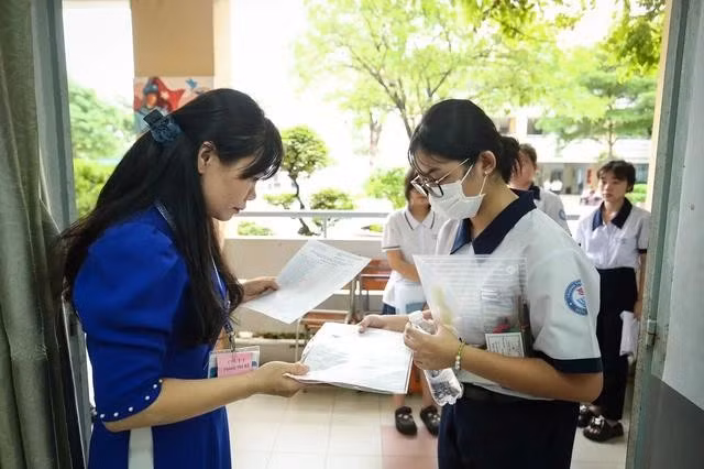 Bộ GD-ĐT đang có dự thảo Thông tư sửa đổi, bổ sung quy chế tuyển sinh THCS và tuyển sinh THPT thay thế thông tư hiện hành, trong đó dự kiến quy định thi 3 môn vào lớp 10. ẢNH: NHẬT THỊNH