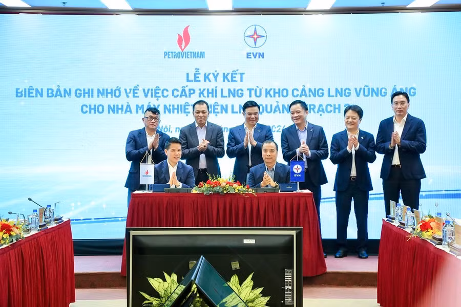 PV GAS và EVN ký kết biên bản ghi nhớ cung cấp LNG cho dự án Nhà máy nhiệt điện Quảng Trạch II. (Ảnh: PV/Vietnam+)