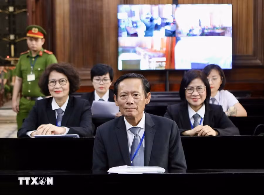 Các Luật sư tại phiên xét xử sơ thẩm vụ án Vạn Thịnh Phát giai đoạn 2 ngày 7/10/2024. (Ảnh: Thanh Vũ/TTXVN)