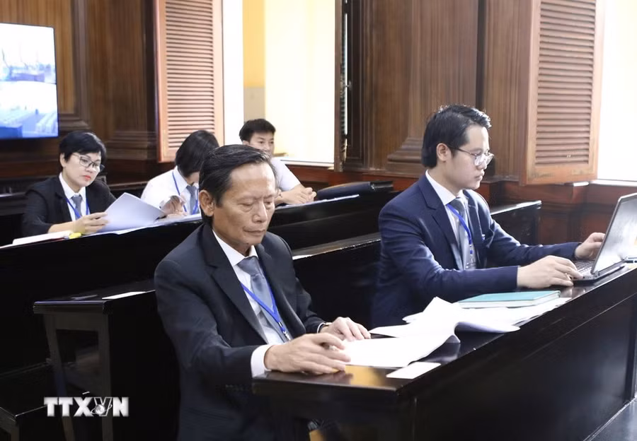 Các Luật sư tham dự phiên xét xử sơ thẩm vụ án Vạn Thịnh Phát giai đoạn 2, ngày 4/10/2024. (Ảnh: Thanh Vũ/TTXVN)