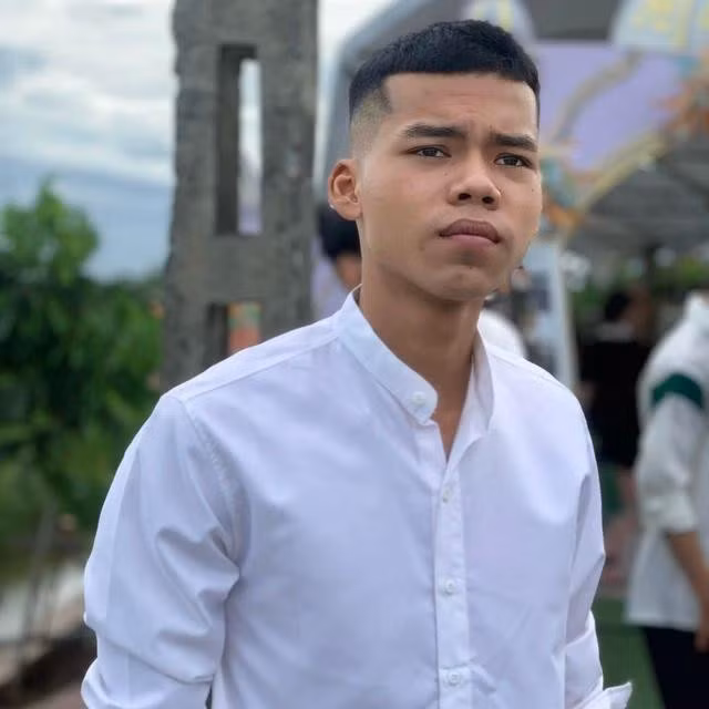 Tuấn là chàng trai đã dùng búa đập tường và cứu được 3 nạn nhân trong vụ cháy ở Trung Kính. Ảnh NVCC