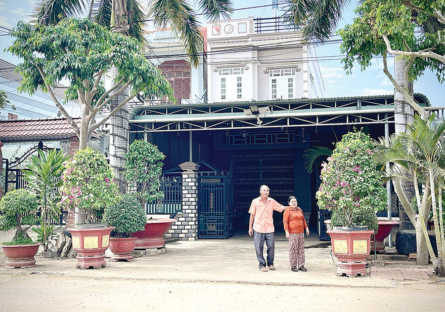 Từ đàn bò, ông Tống sở hữu một dãy nhà khang trang, rộng rãi dọc QL 25, ngay dưới chân đèo Chư Sê (xã Chư A Thai). Ảnh: M.P