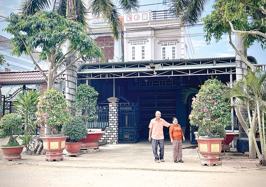 Từ đàn bò, ông Tống sở hữu một dãy nhà khang trang, rộng rãi dọc QL 25, ngay dưới chân đèo Chư Sê (xã Chư A Thai). Ảnh: M.P