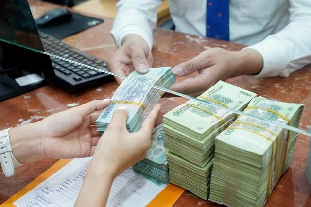 Người làm công ăn lương nhận tiền thưởng Tết Bính Ngọ 2026 phải nộp thuế nếu vượt ngưỡng giảm trừ theo quy định. ẢNH: NGỌC THẮNG