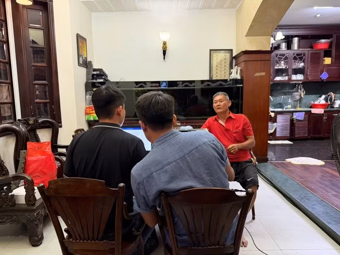 Các đối tượng sản xuất viên hoàn màu đen