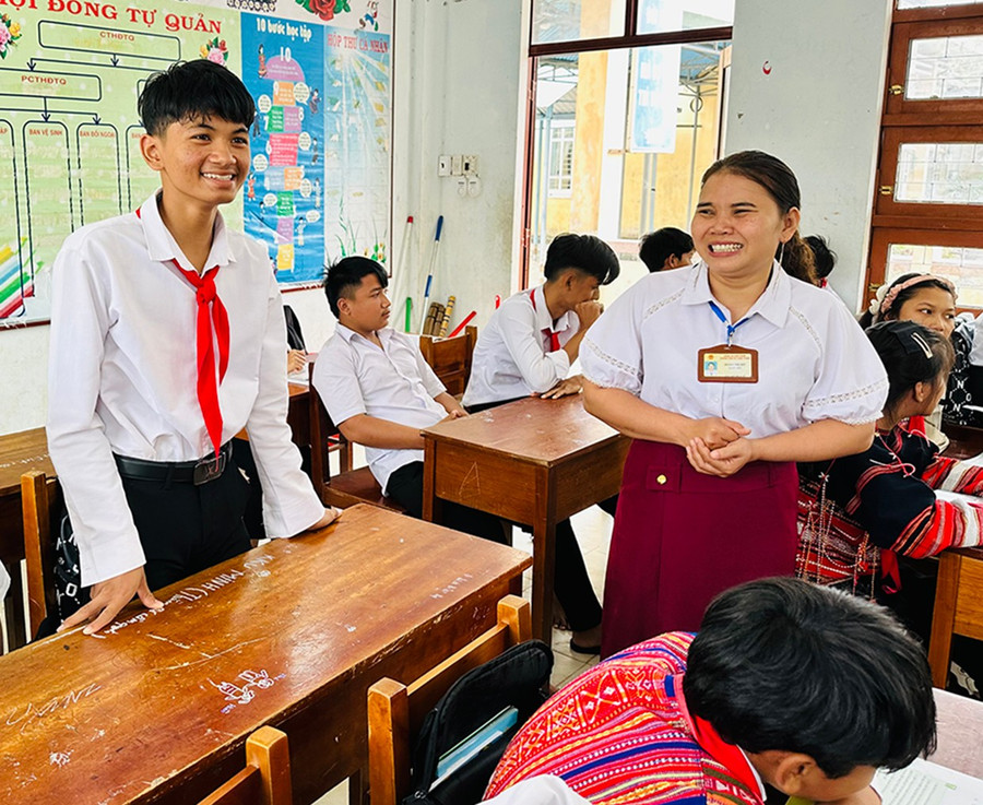 CLB “Thanh niên nói không với TH&HNCHT” (Trường THCS bán trú Canh Thuận) tổ chức sinh hoạt chuyên đề định kỳ. Ảnh: D.Đ