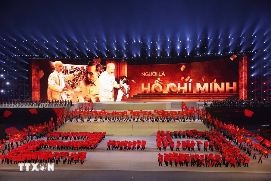 Chương trình “Dưới lá cờ vẻ vang của Đảng.” (Ảnh: TTXVN phát)