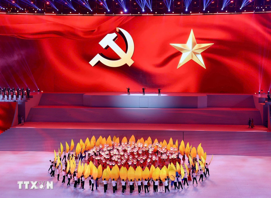 Chương trình nghệ thuật đặc biệt chào mừng thành công Đại hội XIV của Đảng. (Ảnh: TTXVN)