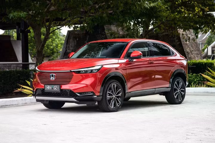 Honda HR-V nổi bật với thiết kế trẻ trung, gầm cao và nội thất rộng rãi.