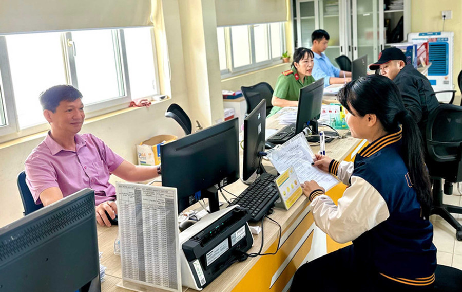 Mỗi CB, CC, VC có một hồ sơ điện tử được gắn mã định danh duy nhất (mã định danh hồ sơ điện tử) phục vụ công tác quản lý, tra cứu trên môi trường điện tử. Ảnh: Hà Duy