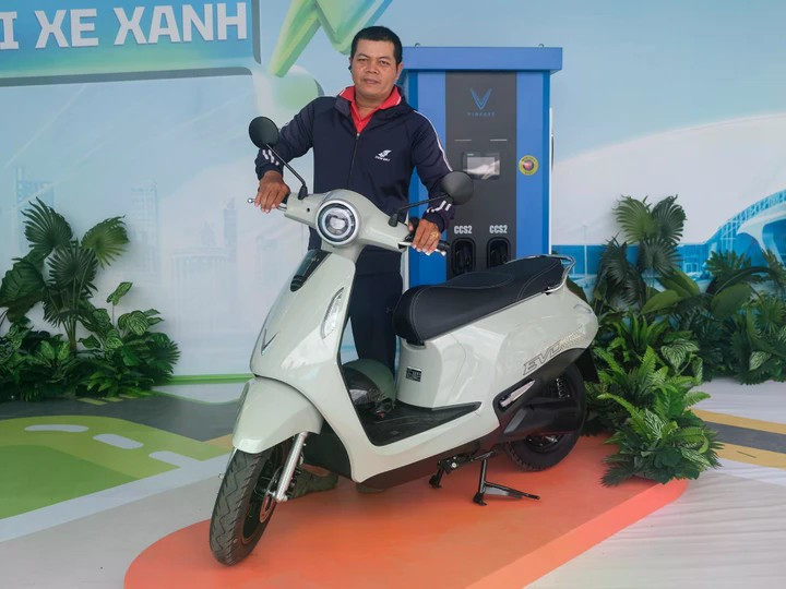 VinFast Evo Grand: Xe máy điện 2 pin đa dụng cho người cần đi xa, chở nhiều