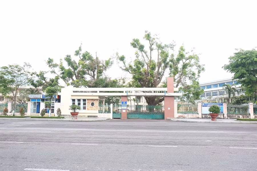 Năm 2025, tỉnh đấu giá thành công khu đất rộng 3,16 ha trên đường An Dương Vương, phường Quy Nhơn Nam - cơ sở nhà, đất của Trường CĐ Kỹ thuật Công nghệ Quy Nhơn - để xây dựng khách sạn, trung tâm thương mại.