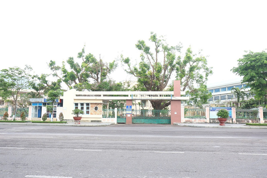 Năm 2025, tỉnh đấu giá thành công khu đất rộng 3,16 ha trên đường An Dương Vương, phường Quy Nhơn Nam - cơ sở nhà, đất của Trường CĐ Kỹ thuật Công nghệ Quy Nhơn - để xây dựng khách sạn, trung tâm thương mại.