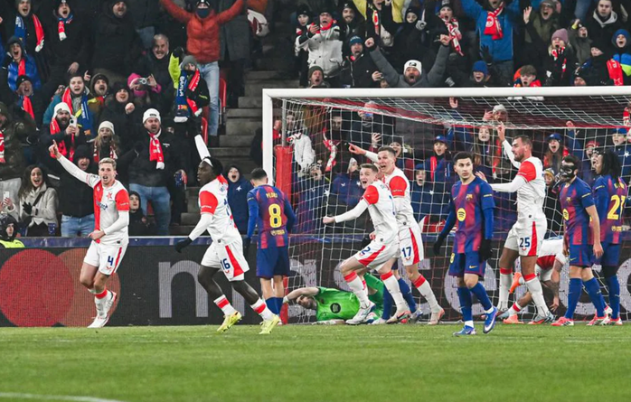 Vasil Kušej (9) và đồng đội mừng bàn mở tỉ số