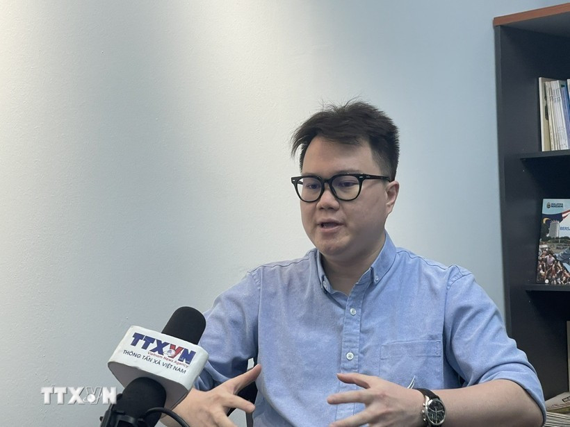 Ông Enzo Sim Hong Jun trả lời phỏng vấn phóng viên TTXVN tại Kuala Lumpur. (Ảnh: Thành Trung/TTXVN)
