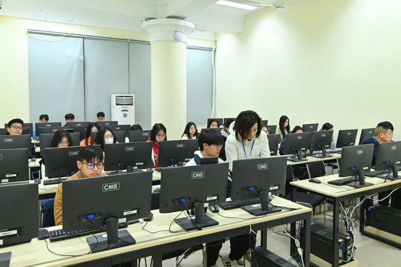 Các thí sinh dự thi Đánh giá tư duy. (Ảnh: Đại học Bách khoa Hà Nội).