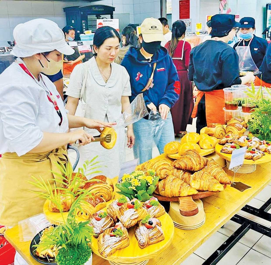 Siêu thị Go! Quy Nhơn chuẩn bị số lượng hàng hóa lớn về lương thực - thực phẩm phục vụ Tết Bính Ngọ. Ảnh: ĐVCC