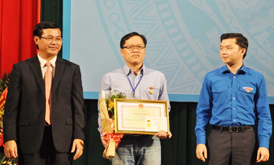 Phó Giáo sư, Tiến sĩ Lương Đăng Kỳ đạt nhiều thành tích ấn tượng về Toán học, được khen thưởng từ các cấp.