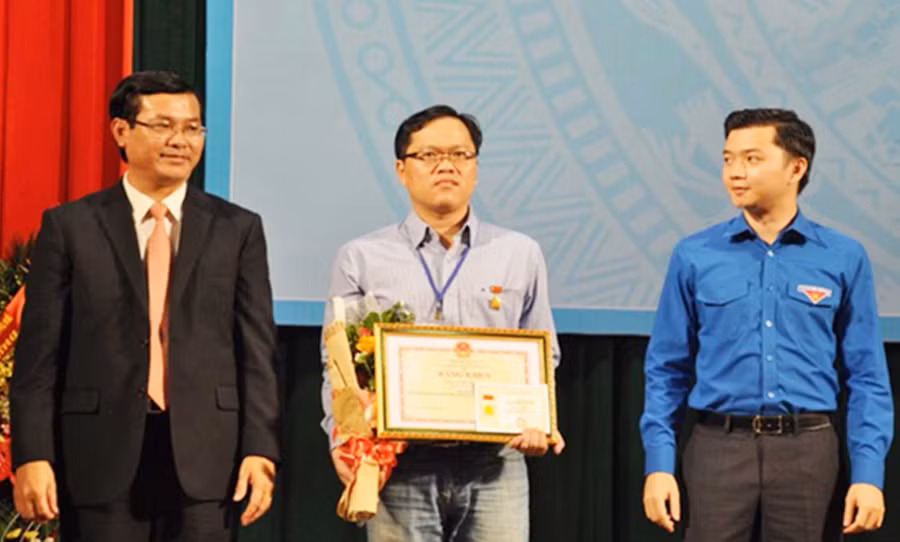 Phó Giáo sư, Tiến sĩ Lương Đăng Kỳ đạt nhiều thành tích ấn tượng về Toán học, được khen thưởng từ các cấp.