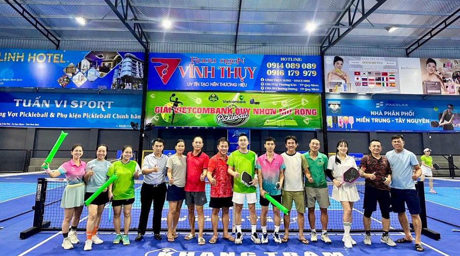 CLB Tennis - Pickleball Doanh nhân trẻ Bình Định đang trở thành điểm hẹn của những người đam mê thể thao. Ảnh: ĐVCC san-choi-the-thao-them.jpg