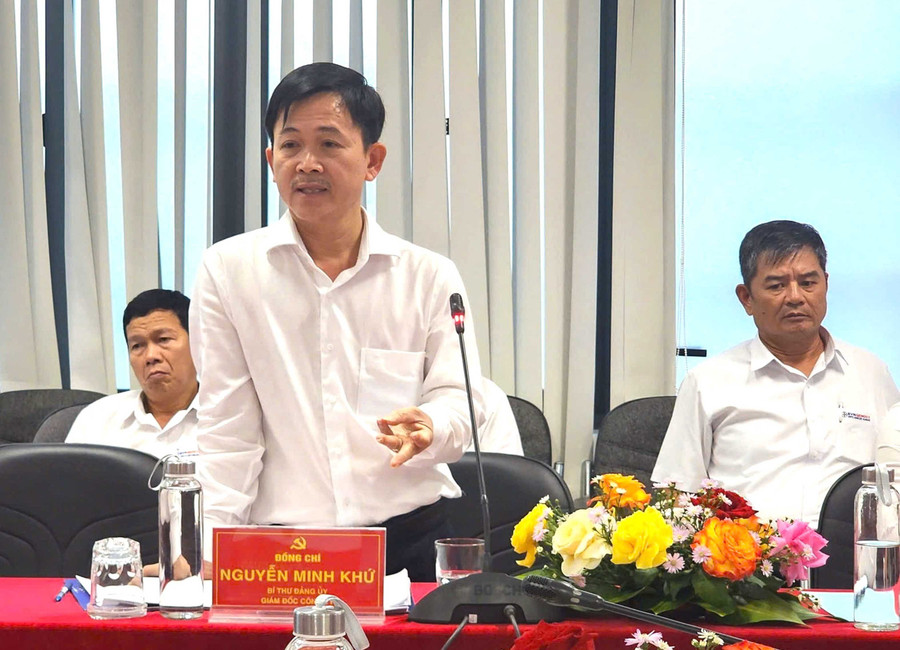 Đồng chí Nguyễn Minh Khứ-Bí thư Đảng ủy, Giám đốc Công ty AKKN phát biểu tại buổi thảo luận. Ảnh: Thu Hoài